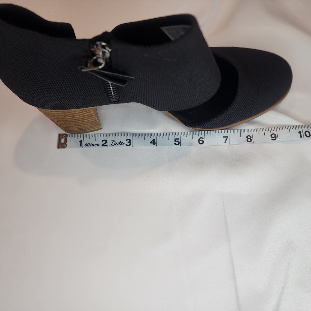 Toms Milan Black Closed Toe and Heel with Crossover Strap, Brown
Heel, Size 10 - Picture 10 of 10